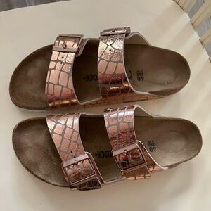 Gently used, Rose gold, croco Arizona Birkis